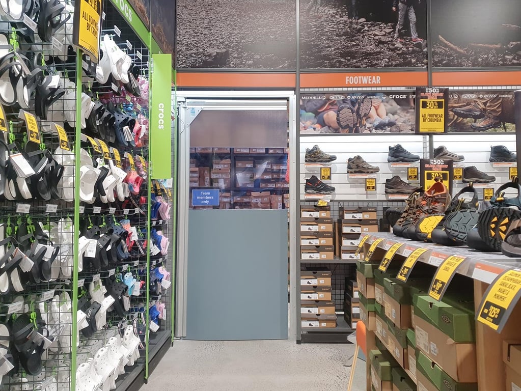 Coldshield_2400 Series_retailinstall.jpg Image of Door Swing Coldshield FlexiblePVC 2400Series Single Frame