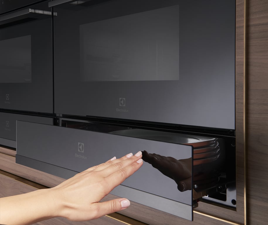 EWD1402DSE_Touch-open_hand.png Image of WarmingDrawer Electrolux