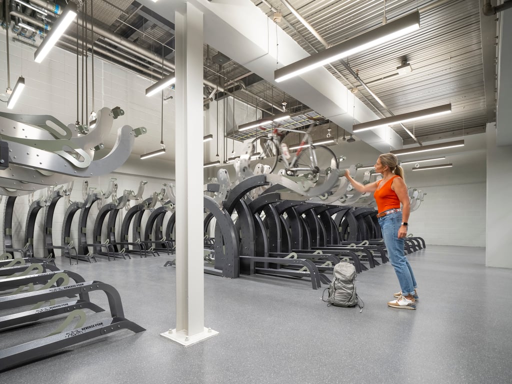 FiveAtHeart_ArcDoubleSidedStaggered_3.jpg Image of Rack Bicycle FiveAtHeart Arc DoubleSided Staggered