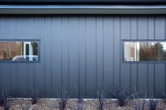 Hardie Oblique Cladding-vertical-exterior-cromwellhouse-newzealand-jameshardie.jpg Image of Cladding Board JamesHardie HardieObliqueCladding Vertical 300 200 Domino