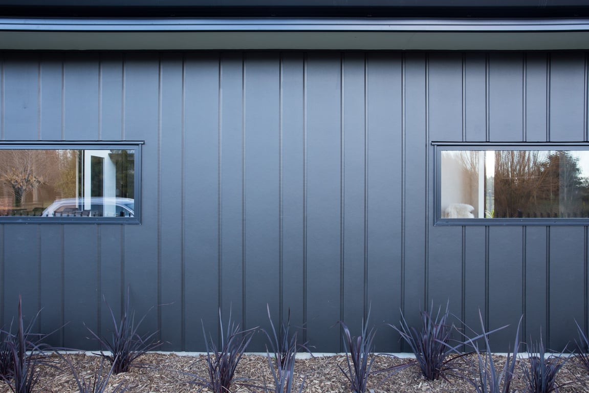 Hardie Oblique Cladding-vertical-exterior-cromwellhouse-newzealand-jameshardie.jpg Image of Cladding Board JamesHardie HardieObliqueCladding Vertical 300 200 Monument