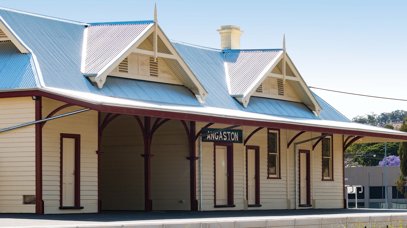 LYSAGHT - Roofing And Walling - CUSTOM ORB ACCENT 21.jpg Image of Metal SheetCladding Lysaght CustomOrbAccent21 Gully