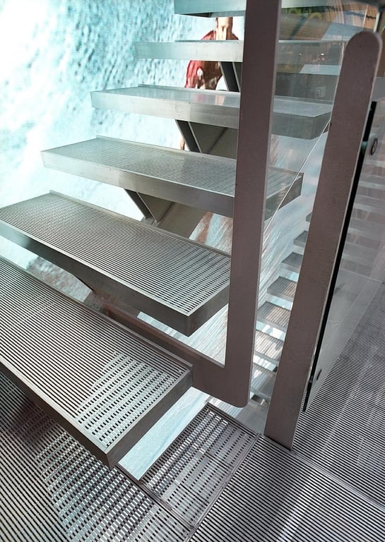STAIR-SLIP-RESISTANT-GRATING Image of Paige Stainless - Stair